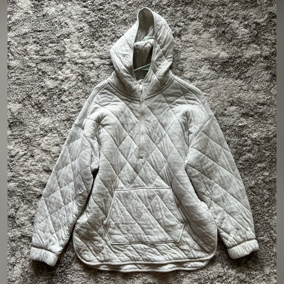 Old Navy Tops - Old navy quilted sweatshirt